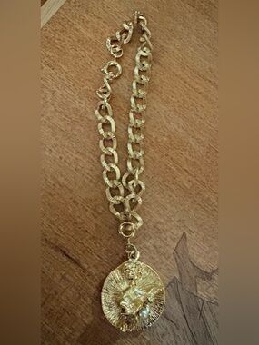 Vintage Gold Tone Minstrel with Pearl Charm Link Bracelet